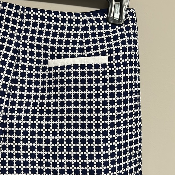 TUCKERNUCK ENGLISH FACTORY Navy Blue White Scalloped Hem Short Sz S - Picture 6 of 10